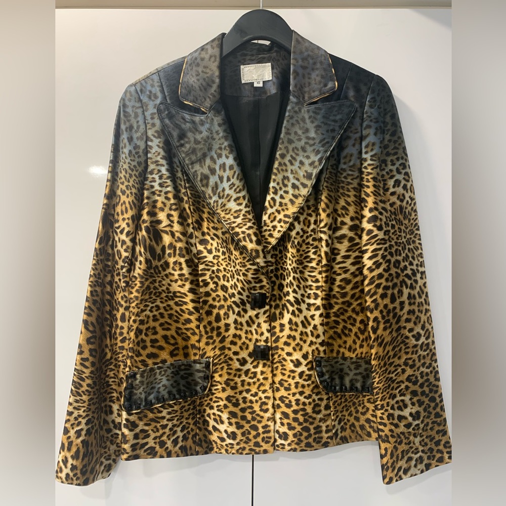 Alberto Makali Silk jacket with some beaded trim!